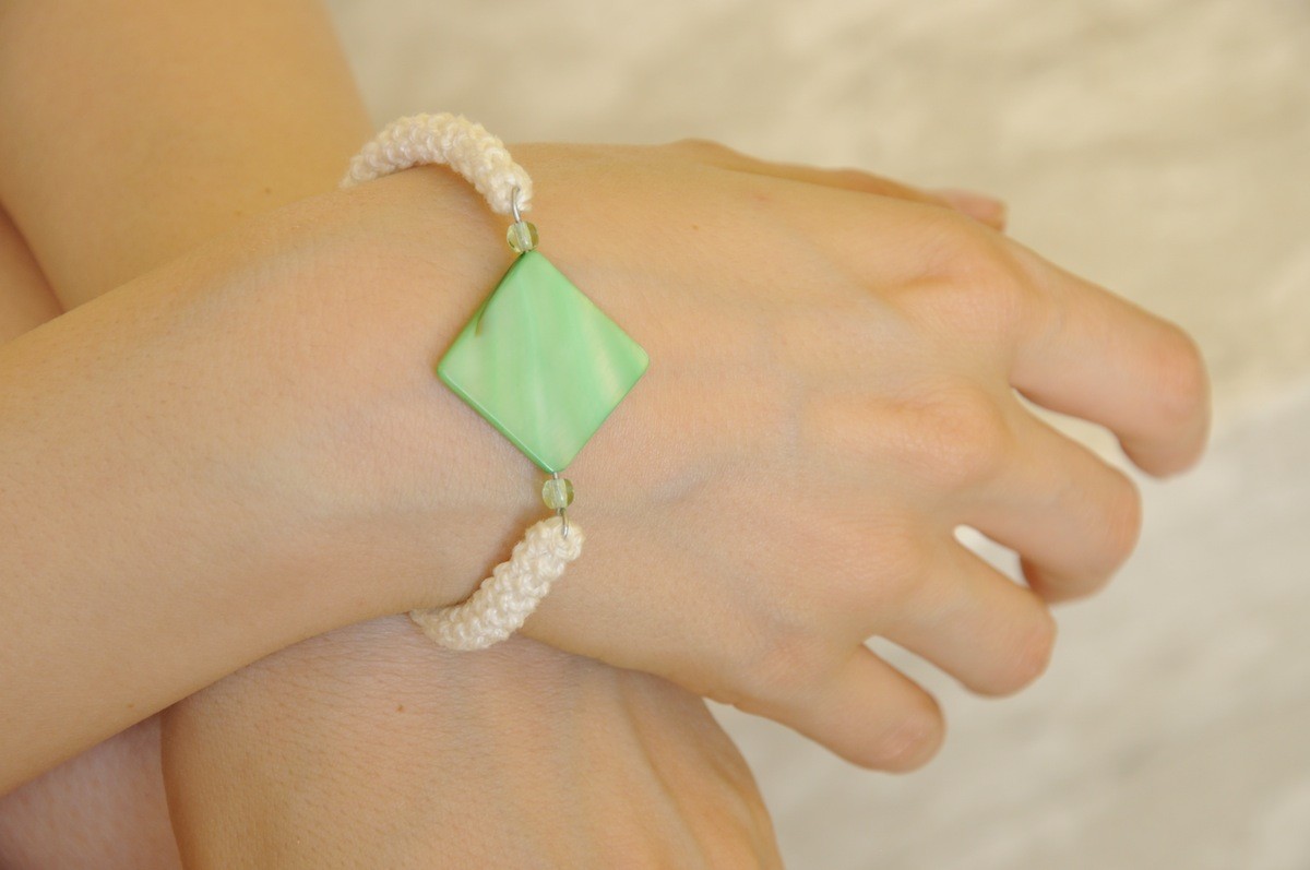 bracciale-uncinetto-madreperla