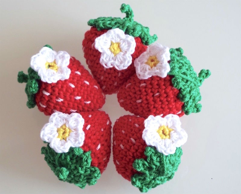 fragola-amigurumi-fiore1